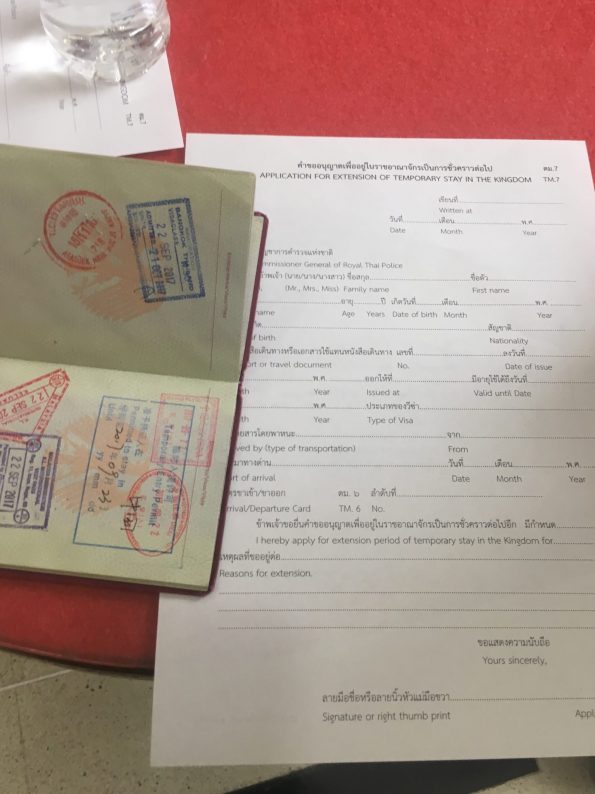 Visa für Thailand verlängern Warteraum Bangkok Immigration