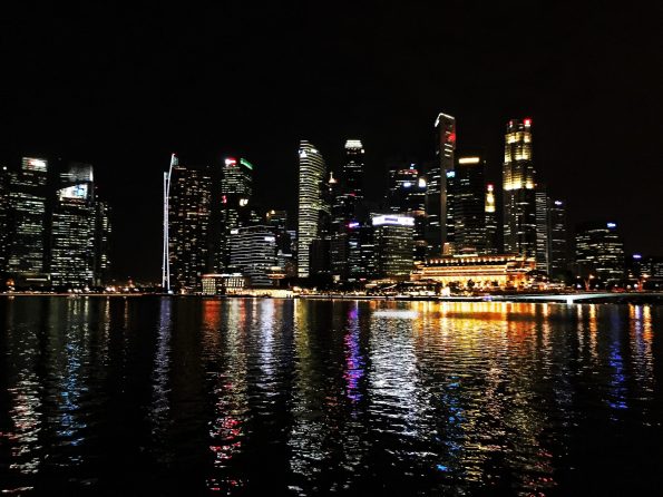 Singapur Skyline bei Nacht